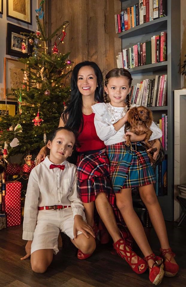 Nữ ca sĩ nhanh chóng vực dậy vì không muốn con bị ảnh hưởng tâm lý. Ảnh: FBNV.