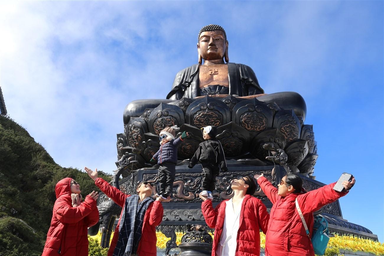 D:\hngdnvccquytrnhtrchlcbochvmngxhi\PSA\Quốc Cơ - Quốc Nghiệp\QCQN và Gia Đình\New folder\Resize\IMG_2585.jpg