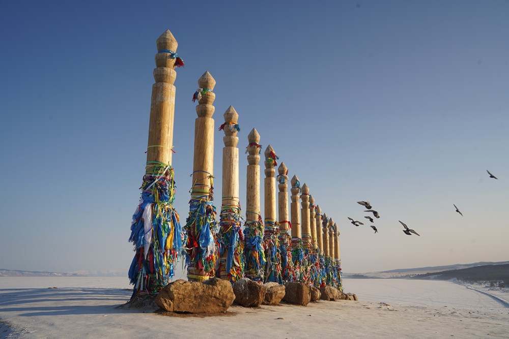 [Photo] Ngam ve dep trong suot cua ho Baikal trong mua dong hinh anh 3