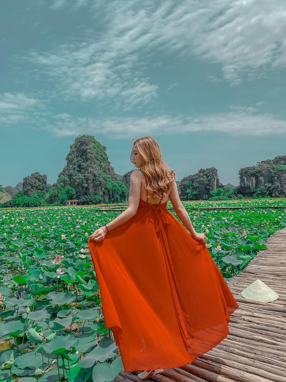 [Photo] Kham pha dam sen duoc menh danh dep nhat Viet Nam hinh anh 6