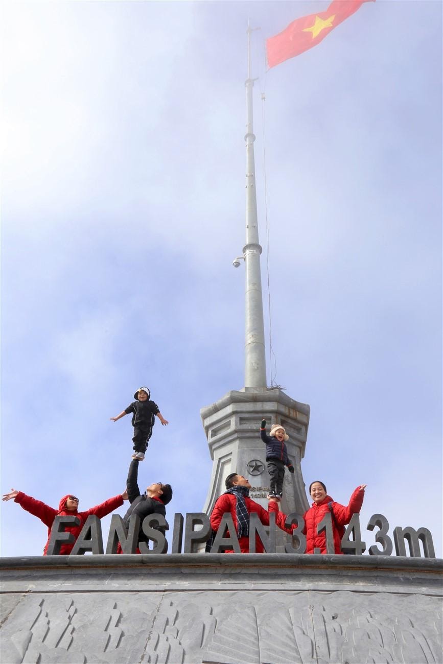 D:\hngdnvccquytrnhtrchlcbochvmngxhi\PSA\Quốc Cơ - Quốc Nghiệp\QCQN và Gia Đình\New folder\Resize\IMG_2837_renamed_17931.jpg