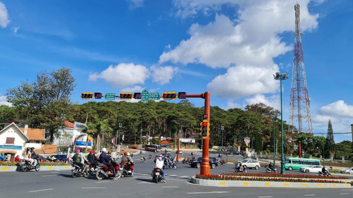 Đà Lạt kịp thời mở rộng các nút giao thông quan trọng nên việc đi lại của du khách được thuận lợi, không còn xảy ra kẹt xe như các năm trước.