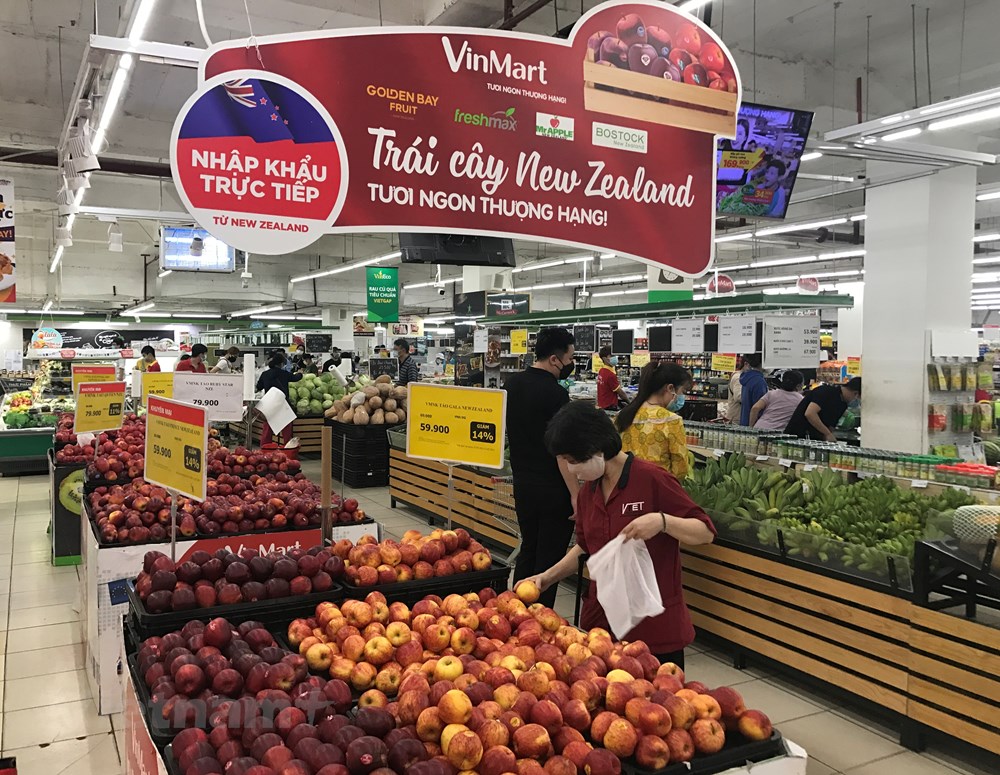 Ha Noi: Hang hoa doi dao, gia on dinh trong tuan dau gian cach xa hoi hinh anh 1