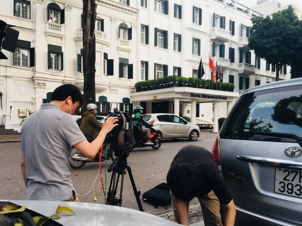 phong vien quoc te mang thiet bi “khung” den ha noi dua tin hoi nghi thuong dinh my- trieu hinh anh 13