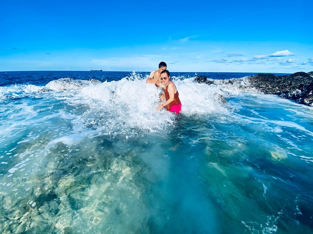 Độc lạ hồ bơi nổi trên biển đẹp như trời Âu ở Bình Thuận - 8