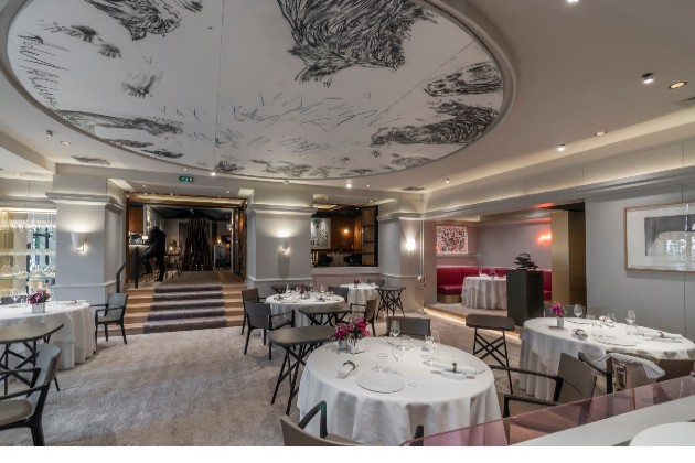 Description: Pierre Gagnaire - 6 rue Balzac - Vue générale de la salle, Paris