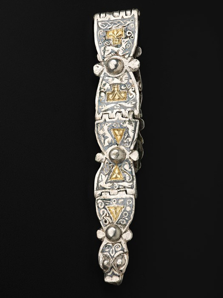 Vẻ đẹp gây sửng sốt của chiếc bình thạch anh bọc vàng hơn 1.000 năm tuổi - 13