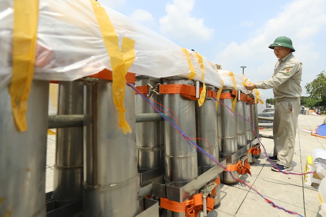 Cận cảnh trận địa pháo hoa tầm cao sẵn sàng khai hỏa dịp Giỗ Tổ Hùng Vương - 9