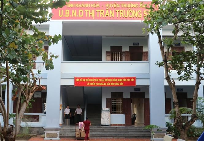 Bau cu QH va HDND: Huyen dao Truong Sa huong toi ngay hoi non song hinh anh 2