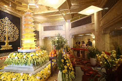 ChiÃªm bÃ¡i xÃ¡ lá»£i Pháº­t trong lÃ²ng Äáº¡i TÆ°á»£ng Pháº­t cao nháº¥t Viá»t Nam - 10