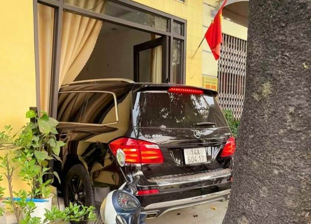 Quang Ninh: Xe Mercedes gay tai nan roi bo chay lam 1 nguoi tu vong hinh anh 1