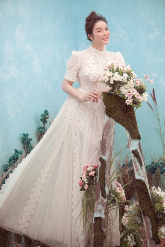 ly nha ky chup anh tet doc dao cung heo con, khoe ve dep non na hinh anh 6