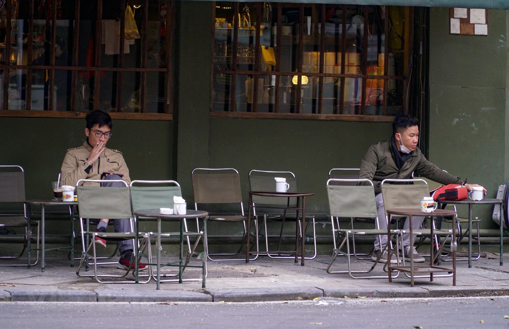 Pho phuong Ha Noi thanh binh trong ngay mung 1 Tet Nham Dan hinh anh 11