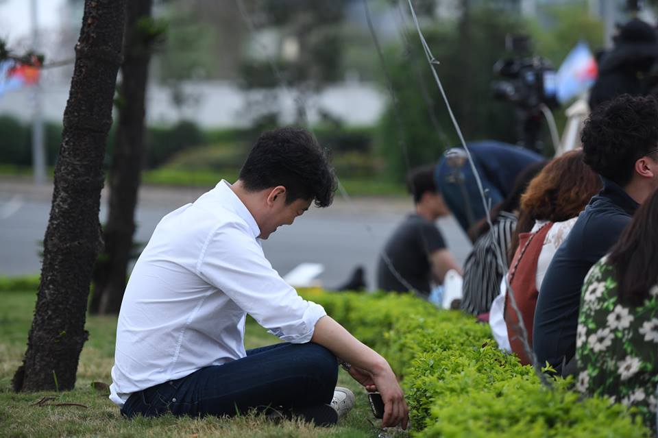 phong vien quoc te mang thiet bi “khung” den ha noi dua tin hoi nghi thuong dinh my- trieu hinh anh 11