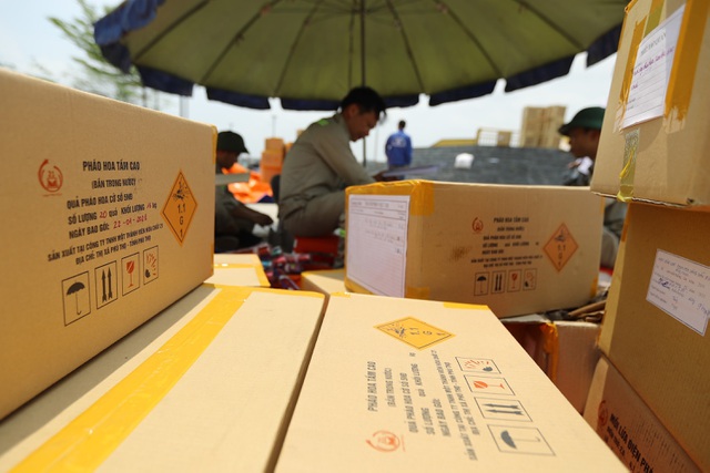 Cận cảnh trận địa pháo hoa tầm cao sẵn sàng khai hỏa dịp Giỗ Tổ Hùng Vương - 4