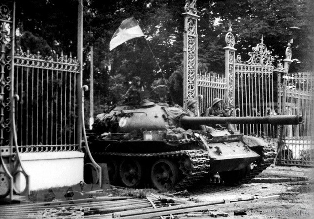 47 nam thong nhat dat nuoc: Dau moc huy hoang va suc manh quan dan hinh anh 1