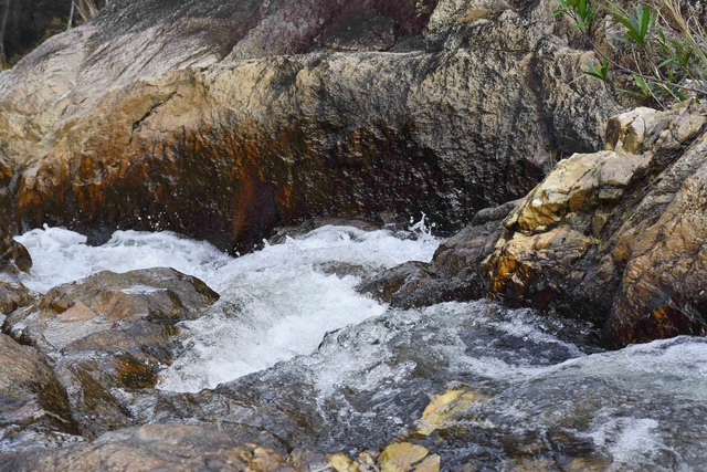 Mê mẫn với vẻ đẹp của thác Đê Kôn nằm gần cổng trời Mang Yang - 7