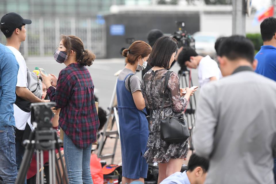 phong vien quoc te mang thiet bi “khung” den ha noi dua tin hoi nghi thuong dinh my- trieu hinh anh 4