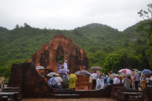 my son-tham quan thap G sau khi trung tu