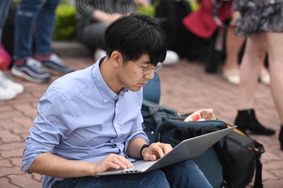 phong vien quoc te mang thiet bi “khung” den ha noi dua tin hoi nghi thuong dinh my- trieu hinh anh 5