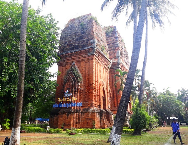 Cụm tháp Chăm ngàn tuổi độc đáo ở Bình Định hút khách check-in - 2