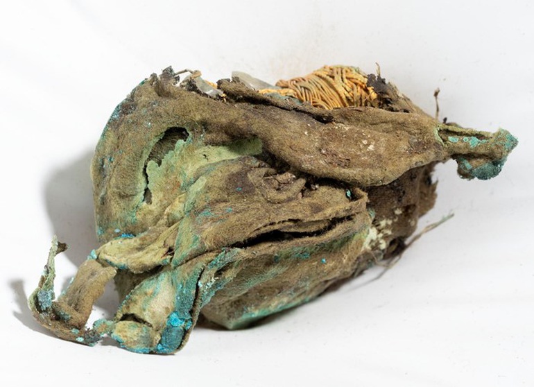 Vẻ đẹp gây sửng sốt của chiếc bình thạch anh bọc vàng hơn 1.000 năm tuổi - 5