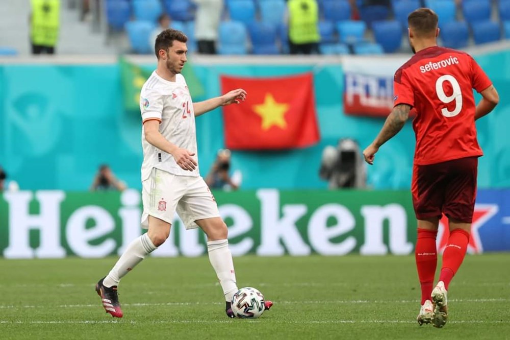 An tuong co do sao vang cua Viet Nam tren san van dong Gazprom Arena hinh anh 1