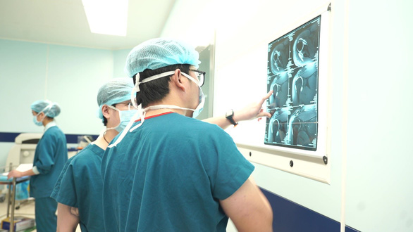 Thủ môn Văn Toản phẫu thuật chấn thương vai thành công - Ảnh 3.