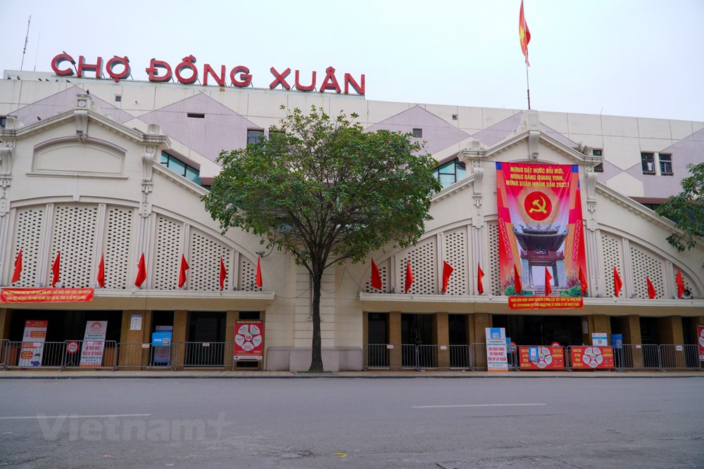 Pho phuong Ha Noi thanh binh trong ngay mung 1 Tet Nham Dan hinh anh 2