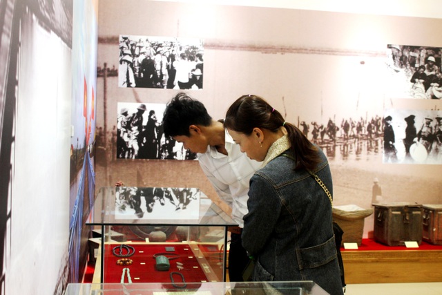 Du khÃ¡ch tham quan TÆ°á»£ng ÄÃ i Máº¹ Viá»t Nam Anh hÃ¹ng dá»p Táº¿t 