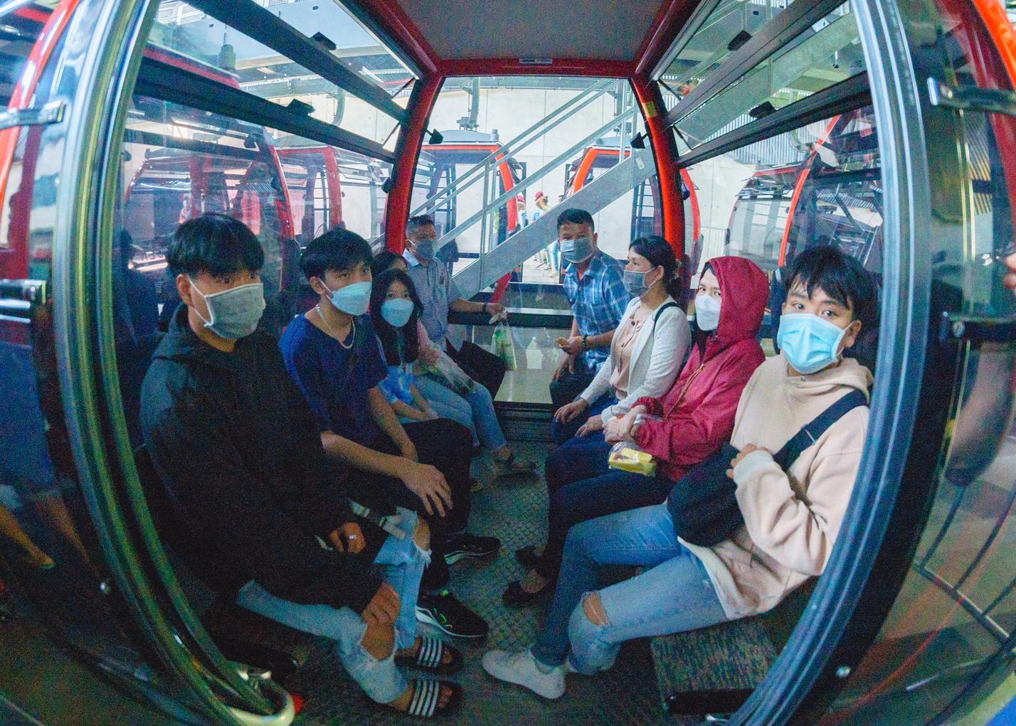 Hàng trăm ngàn lượt khách “xông đất” Núi Bà Tây Ninh đầu năm mới - Ảnh 10.