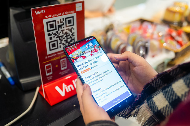 Vincom Black Friday: Khách hàng rộn ràng xếp hàng săn sale “khủng” - Ảnh 7.