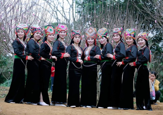 dep me hon voi sac xuan tren ban lang vung cao tay bac hinh anh 11