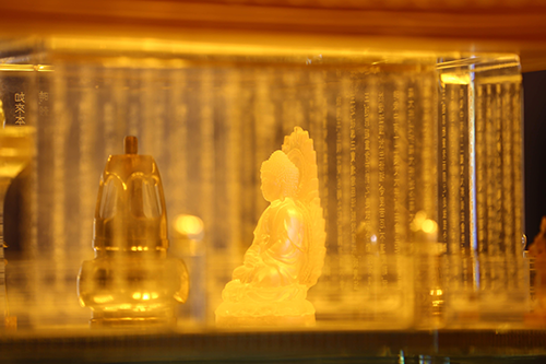 NgÃ y 02/2/2019, trong khÃ´ng khÃ­ ÄÃ³n má»t mÃ¹a xuÃ¢n trÃ n Äáº§y sá»©c sá»ng má»i trÃªn miá»n cao TÃ¢y Báº¯c, du khÃ¡ch vÃ  Pháº­t tá»­ bá»n phÆ°Æ¡ng hoan há» chiÃªm bÃ¡i xÃ¡ lá»£i Pháº­t linh thiÃªng ÄÆ°á»£c Äáº·t trang trá»ng vÃ  tÃ´n nghiÃªm trong lÃ²ng Äáº¡i tÆ°á»£ng Pháº­t A Di ÄÃ , bá»©c tÆ°á»£ng Pháº­t báº±ng Äá»ng cao nháº¥t Viá»t Nam náº±m trong quáº§n thá» tÃ¢m linh ká»³ vÄ© trÃªn Äá»nh Fansipan.