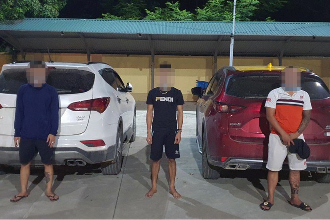 Hà Nội: Bất chấp lệnh cấm, ba thanh niên rủ nhau lên núi... uống rượu - 1