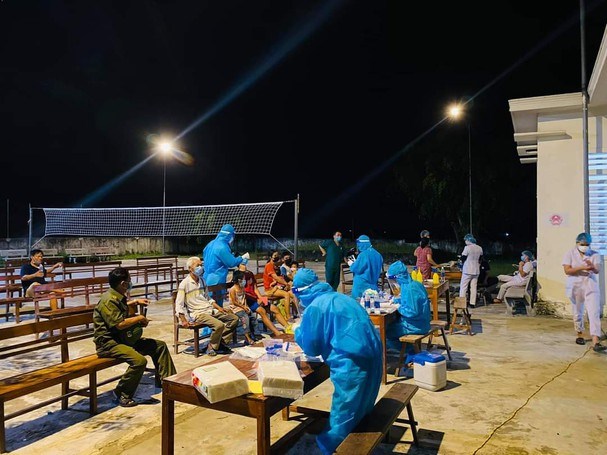 Cho phep F1 ve tham vo con, Chu tich xa bi dinh chi cong tac hinh anh 1