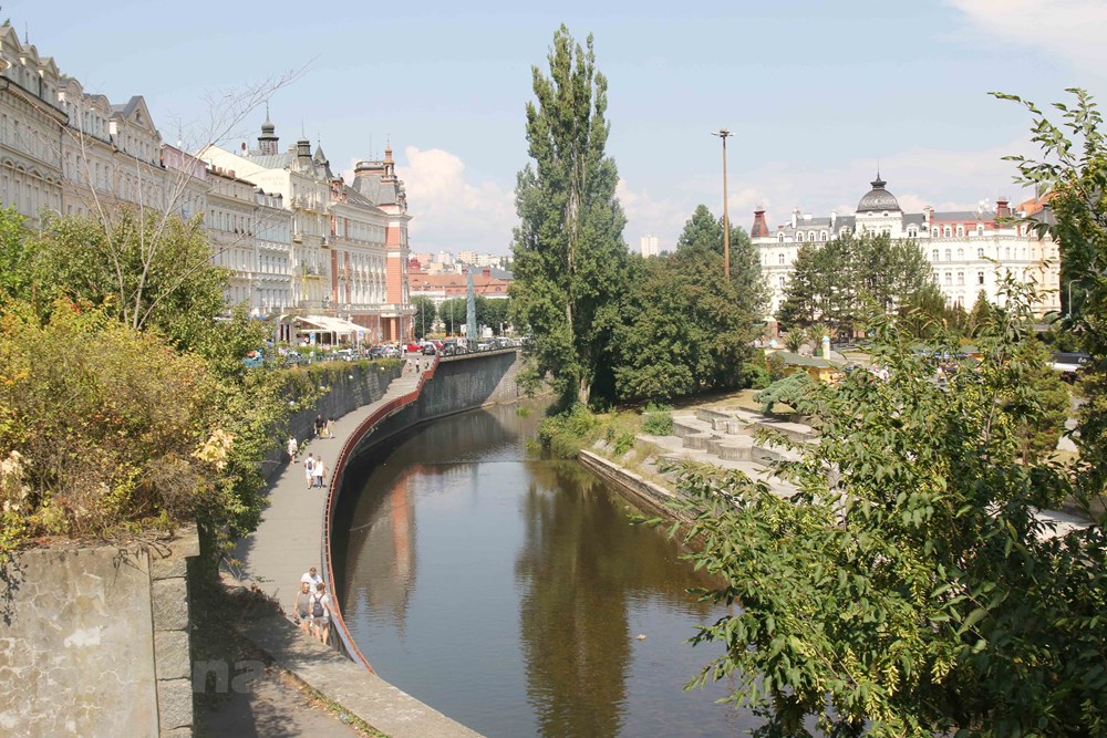 UNESCO cong nhan di san the gioi voi 3 thanh pho nghi duong cua Sec hinh anh 2