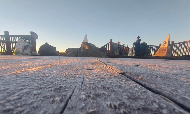 Kỳ thú sương muối phủ trắng đỉnh Fansipan - 5