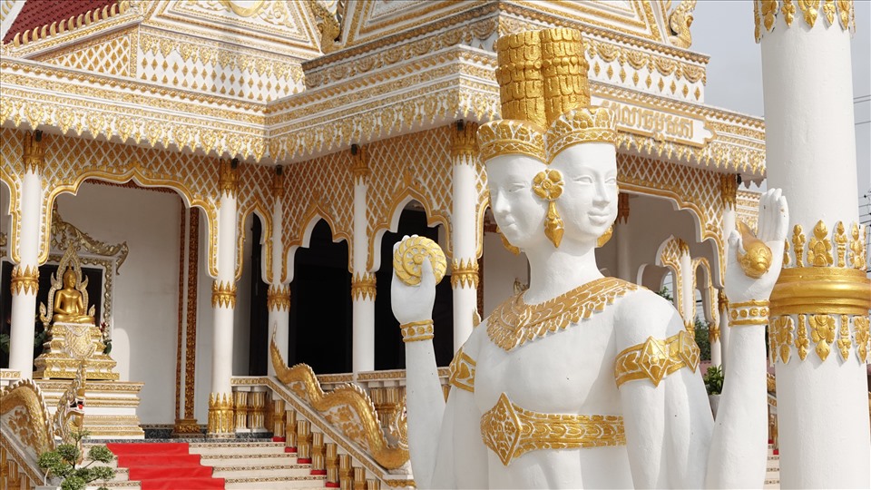 Chùa Sung Đinh với vẻ đẹp tráng lệ, lộng lẫy khiến ai từng một lần cũng phải ngỡ ngàng.