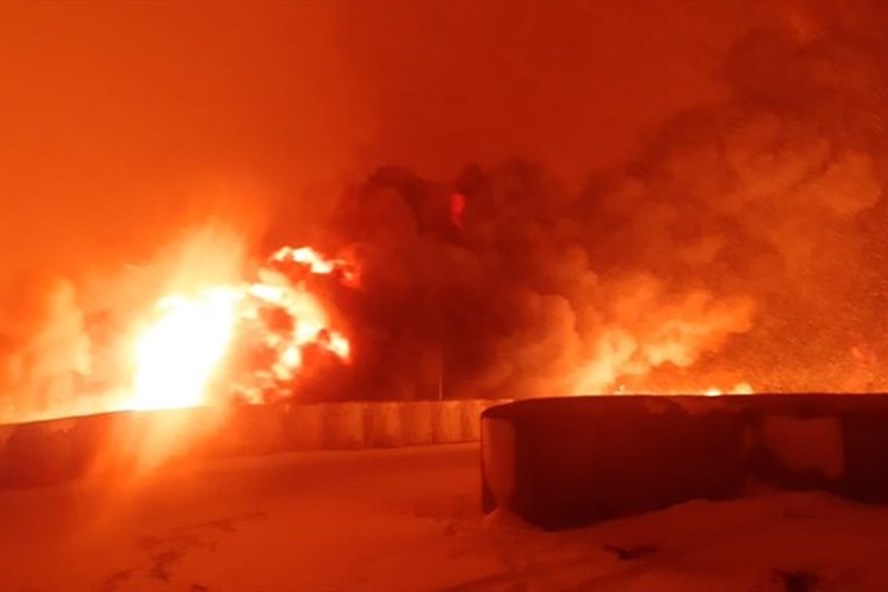 Vụ nổ đường ống dẫn dầu gây cháy lớn. Ảnh: İnterAz Türkiye