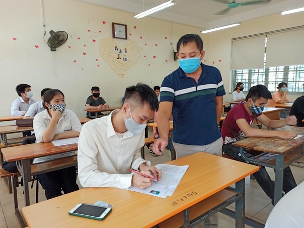 Ha Noi mien 50% hoc phi nam hoc 2021-2022 cho hoc sinh hinh anh 1