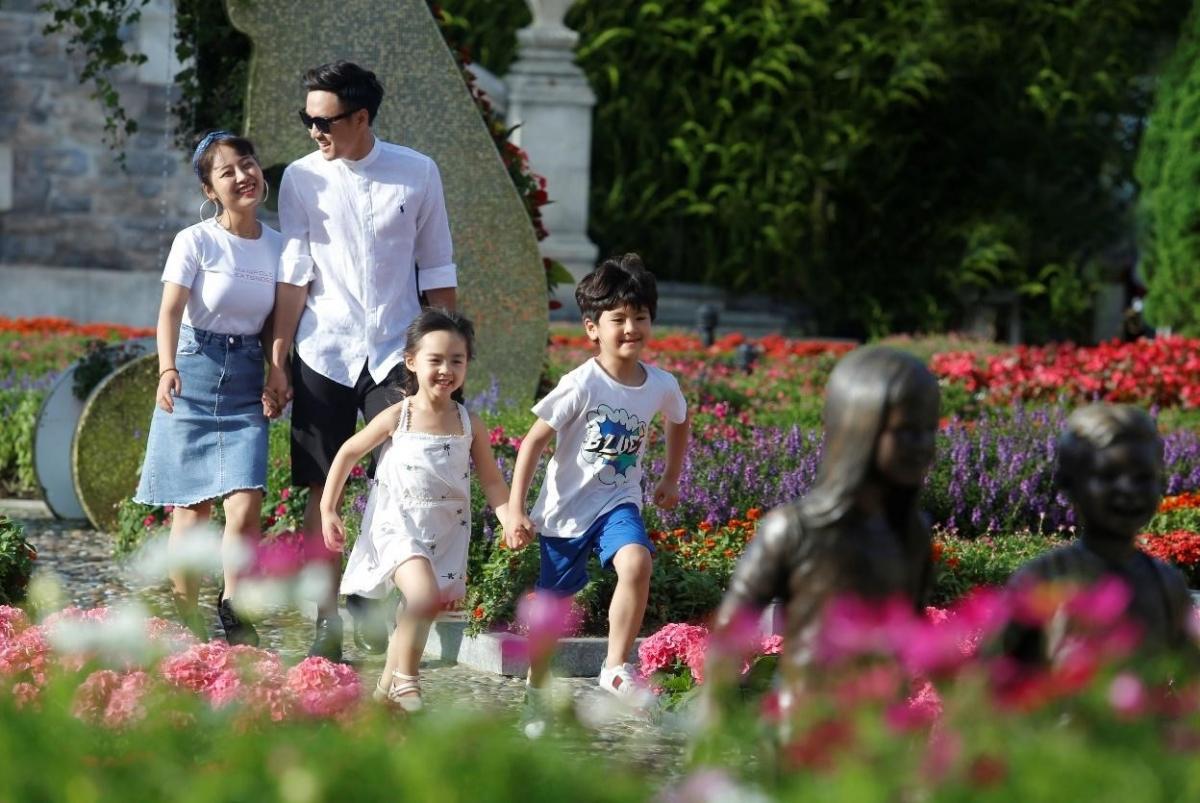 Điểm check-in tuyệt vời không thể bỏ qua thứ 2 nhất định là Le Jardin D’Amour, có nghĩa là Khu vườn Tình yêu. Đúng như tên gọi và chất Pháp lãng mạn của nó, Le Jardin D'Amour luôn tươi mới, rạo rực và căng tràn sức sống nhưng cũng đầy thi vị.