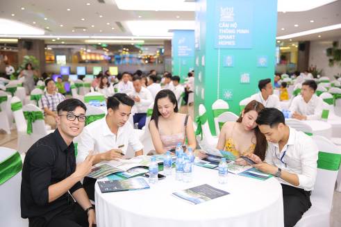 A group of people sitting at a table    Description automatically generated