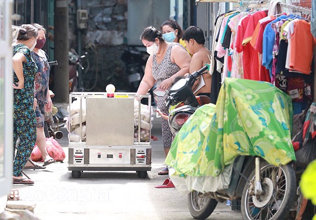 Dong Nai: Robot ho van chuyen nhu yeu pham trong khu cach ly hinh anh 1