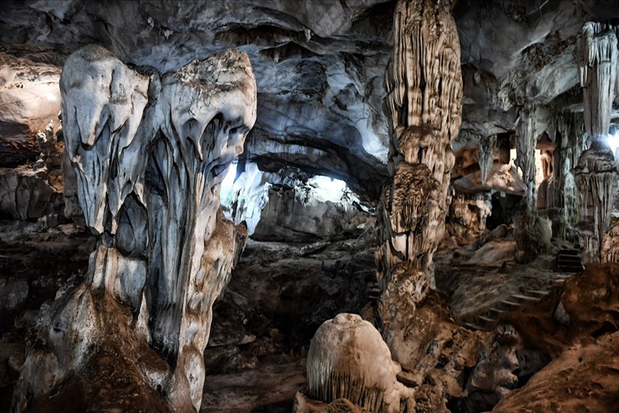 Cảnh hang Dơi không khác gì thiên đường với màu sắc và hình thù kỳ ảo.