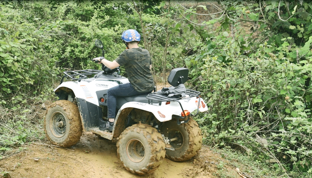 Du khách cưỡi quái thú vượt dốc, băng rừng ở ngoại ô Hà thành - 7