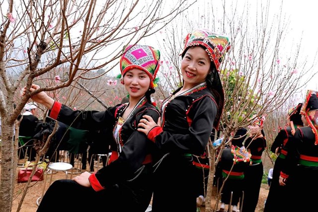 dep me hon voi sac xuan tren ban lang vung cao tay bac hinh anh 12