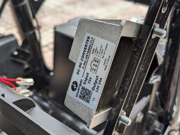 Description: \\10.111.50.70\Files\BanTT\BTT\1. Chung\II. Thu muc cong viec ca nhan\32. HONG HANH\1. Campaign\Vinfast\21. Mổ xẻ linh kiện Klara S\Bài bóc vỏ Klara S-20220628T053642Z-001\Bài bóc vỏ Klara S\Ảnh 6 - Bộ chuyển mạch.jpg