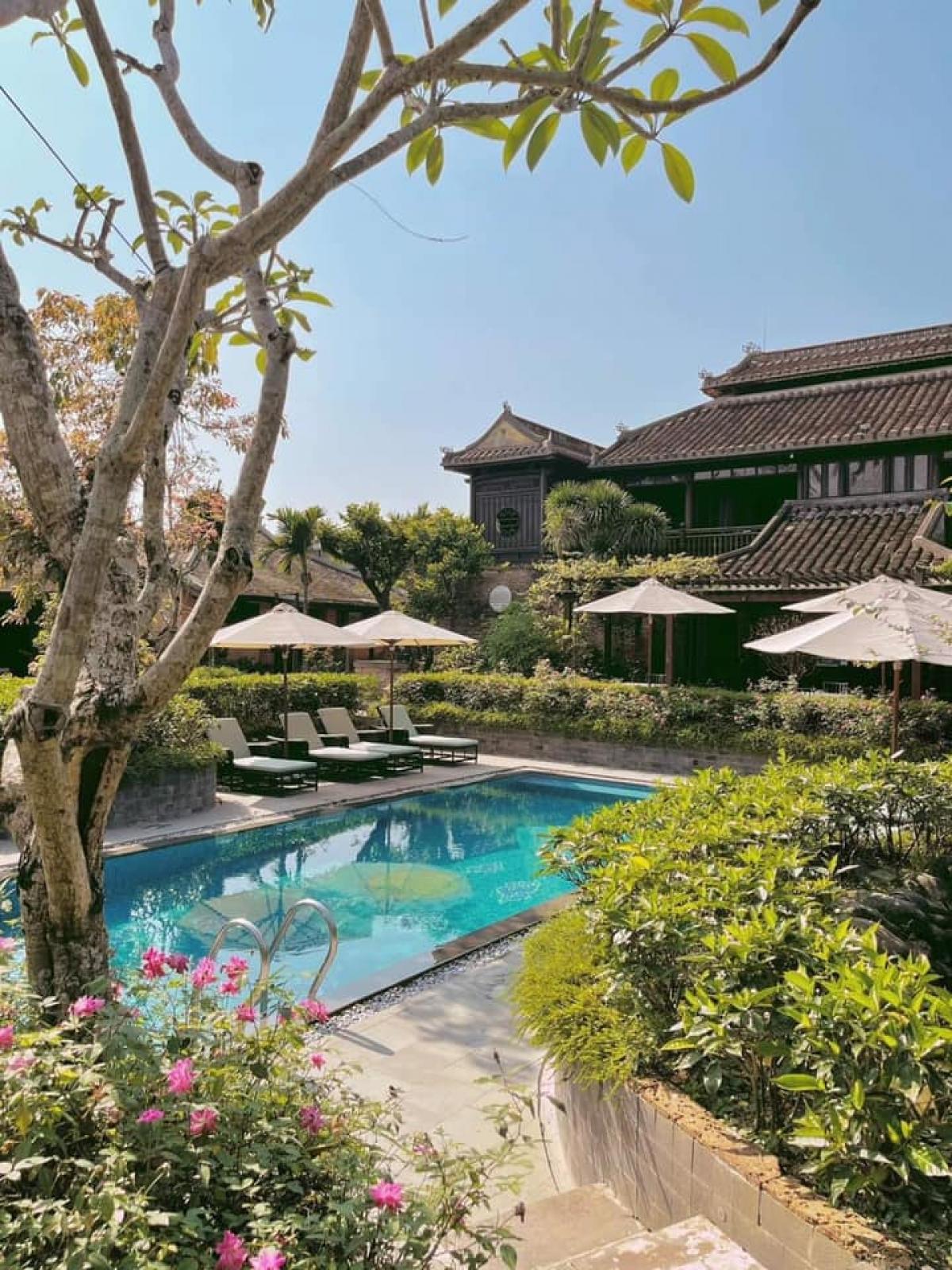 Không gian khu nhà vườn Huế cổ, làng Phú Mộng (Kim Long, TP. Huế).