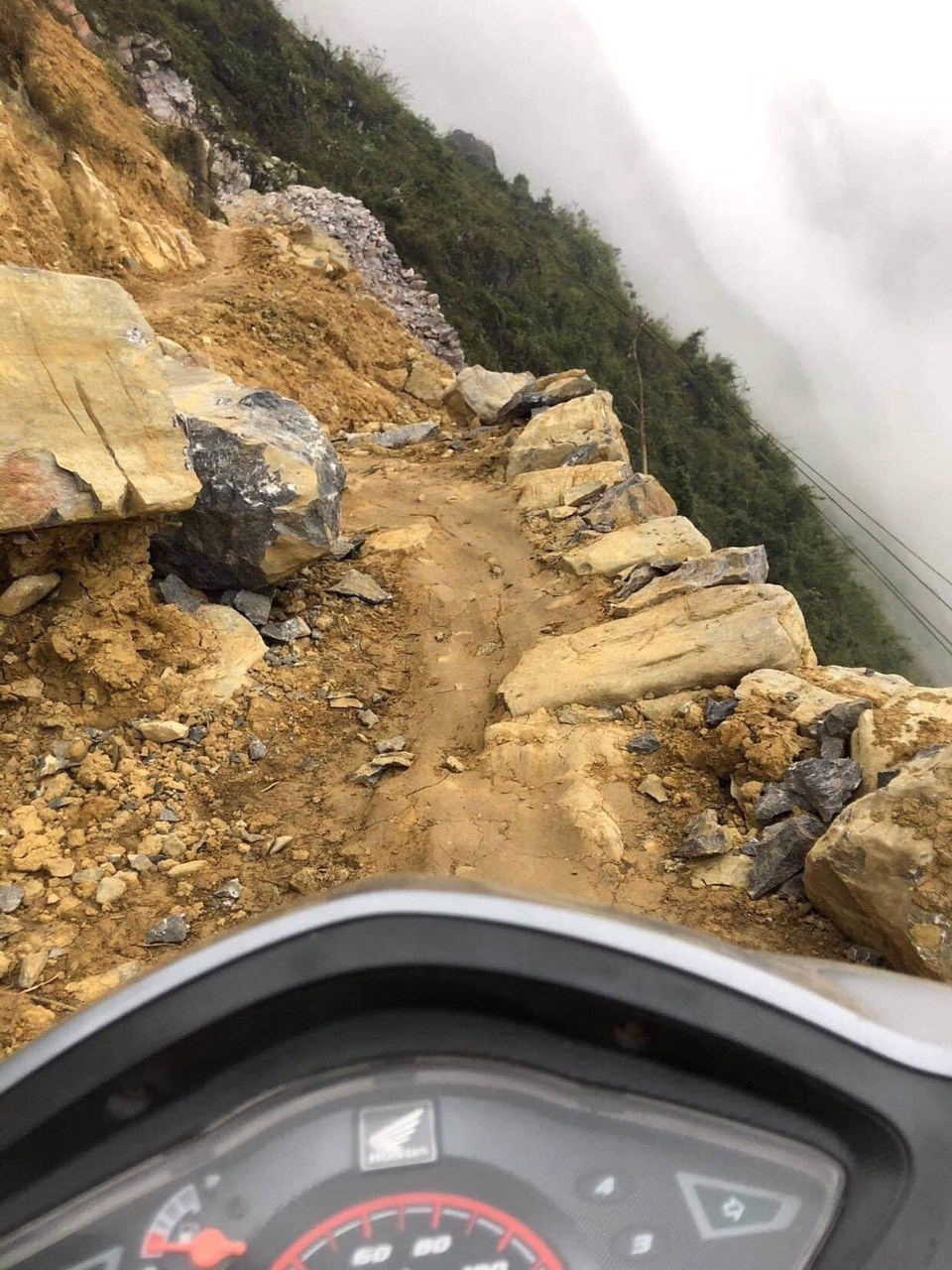 Co giao 20 nam “gieo con chu” tren cao nguyen da Dong Van hinh anh 2